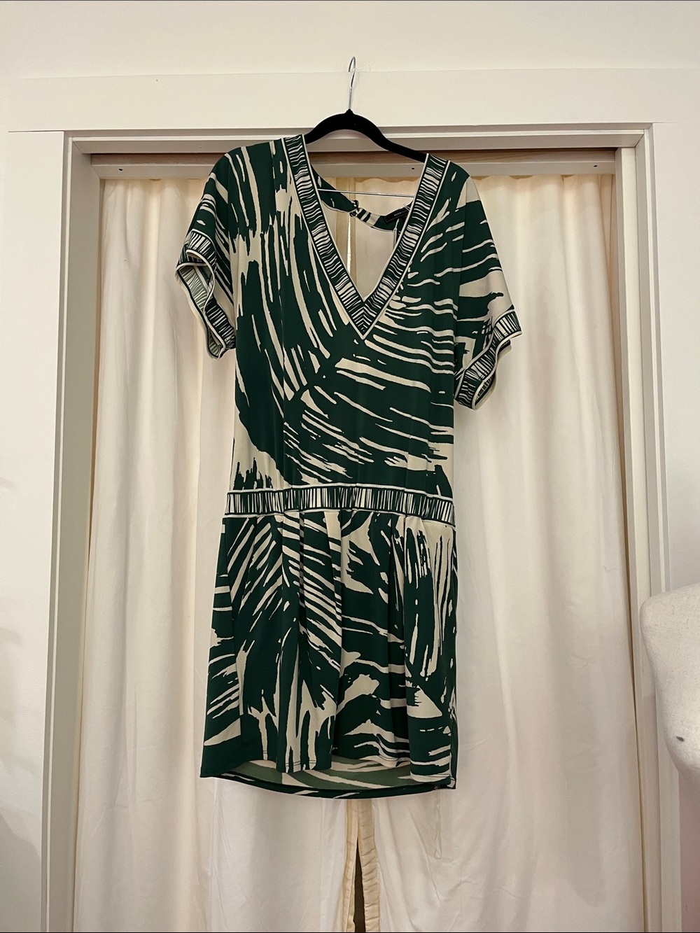 BCBGMaxAzria Green and Cream Abstract V-Neck Mini Dress